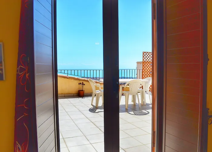 Anita לינה וארוחת בוקר 4*