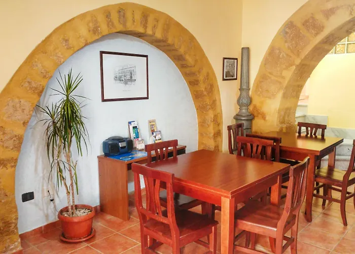 Anita לינה וארוחת בוקר 4*