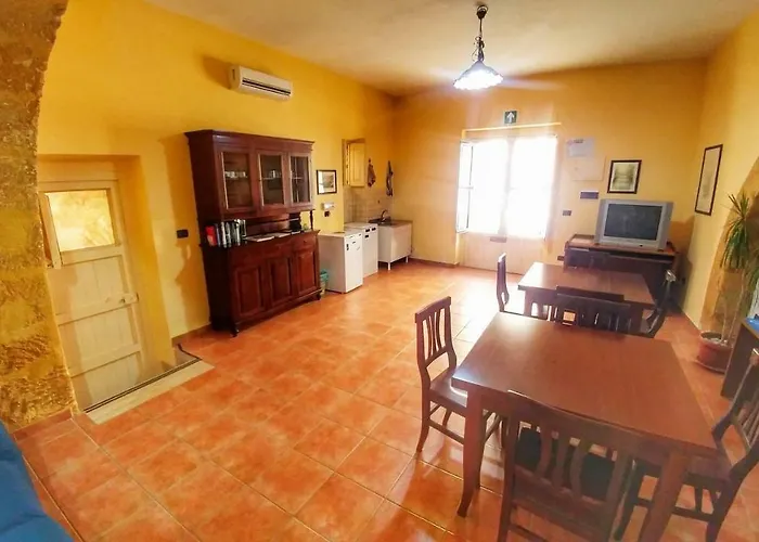 לינה וארוחת בוקר Anita 4*